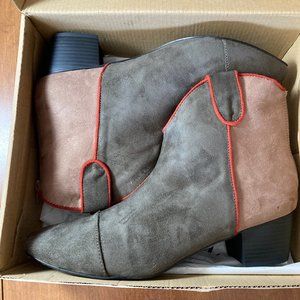 Vanessa Wu Colorblock Boots EU size 41 US Size 9.5 Two-Inch Heel with Box